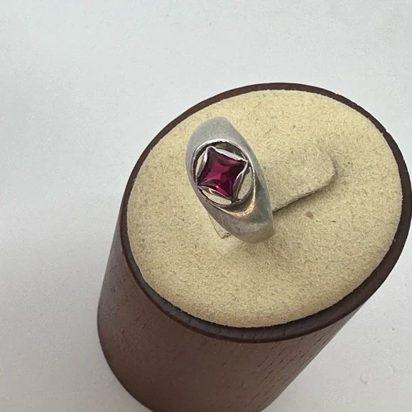 Sz. 6.75 Vintage 925 Sterling Silver Ring with Genuine Garnet - Picture 7 of 9